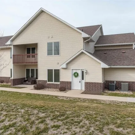 Buy this 3 bed condo on Greenhill Trail in Cedar Falls, IA 52613