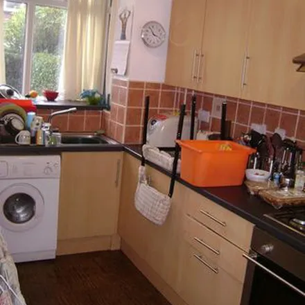 Rent this 3 bed apartment on Royal Park Mount in Leeds, LS6 1HP