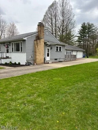 Image 2 - 1006 Brucewood Drive Southeast, Warren, OH 44484, USA - House for sale