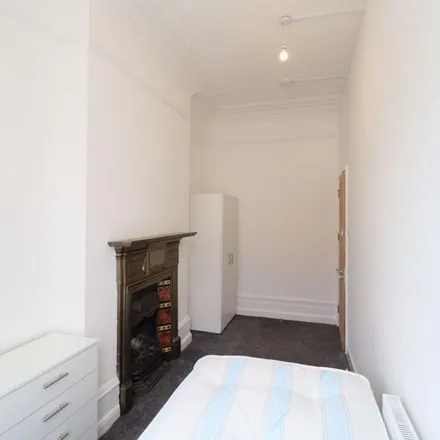 Rent this 5 bed apartment on Woodgrange Avenue in London, W5 3NN