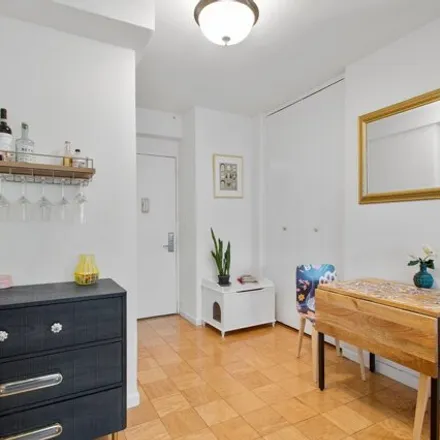 Image 9 - 333 East 14th Street, New York, NY 10003, USA - Apartment for sale