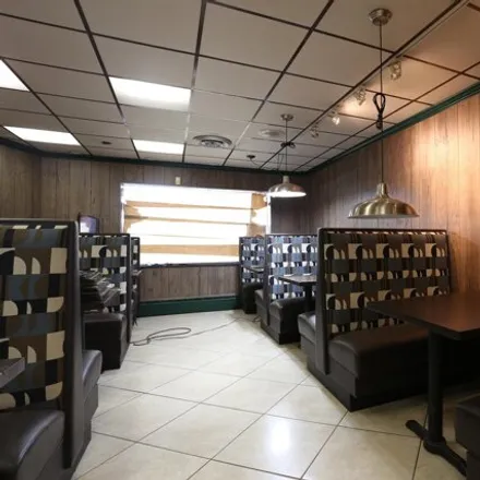Image 5 - Gold Rush Chicken, 2625, 2627 West North Avenue, Milwaukee, WI 53205, USA - House for sale