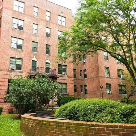 Rent this 1 bed apartment on 112 Hoyt Street in Northfield, Stamford