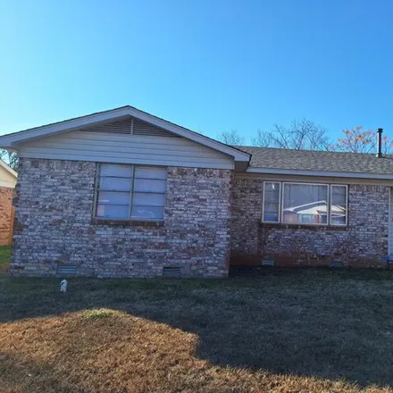 Image 2 - 1158 South Cleveland Avenue, Russellville, AR 72801, USA - House for sale