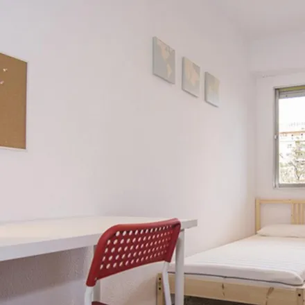 Rent this 5 bed room on del poble in Avinguda de Blasco Ibáñez, 108