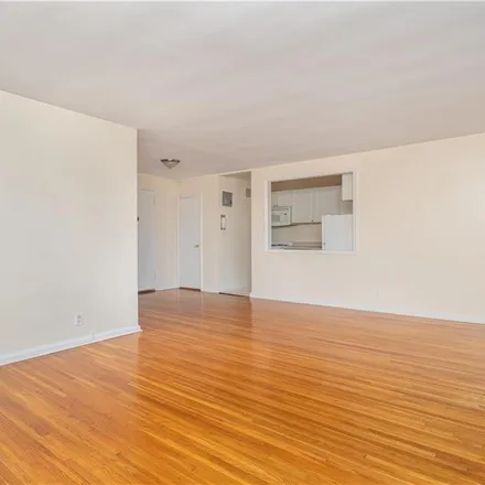 Image 4 - 411 Bronx River Road, City of Yonkers, NY 10704, USA - Apartment for rent