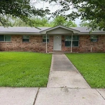 Rent this 3 bed house on 811 Poindexter Avenue in Cleburne, TX 76033