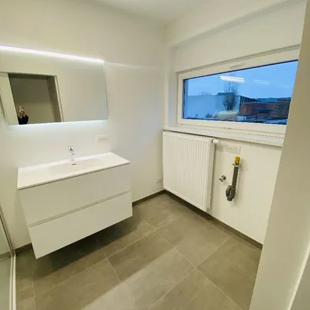 Rent this 2 bed apartment on Burgemeester R. Vandemaeleplein in Winkelsestraat, 8860 Lendelede