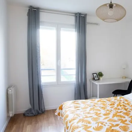 Rent this 1 bed room on 149 Avenue Francis de Pressensé in 69200 Vénissieux, France