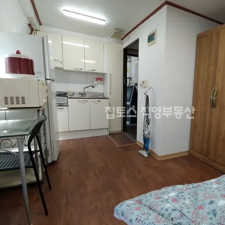 Rent this studio apartment on 서울특별시 서초구 반포동 733-26