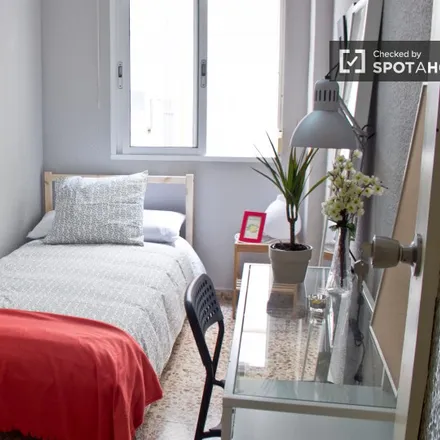 Rent this 5 bed room on Lambda Comunity LGTB+ in Carrer de la República Argentina, 22