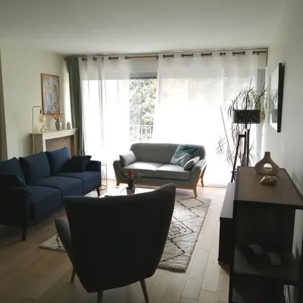 Rent this 5 bed apartment on 27 Rue Péclet in 75015 Paris, France