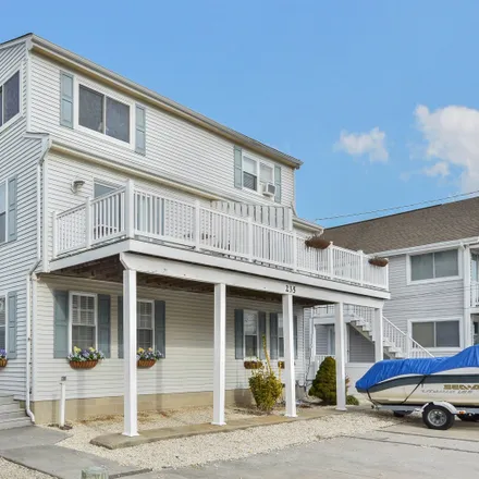 Buy this 4 bed townhouse on 235 38th Street in Sea Isle City, Cape May County
