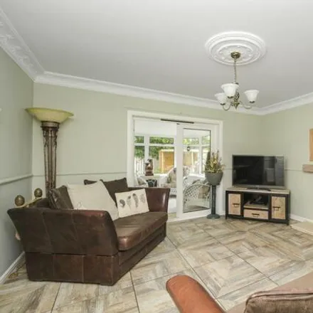 Image 2 - 11 Thornyhall, Dalkeith, EH22 2ND, United Kingdom - House for sale