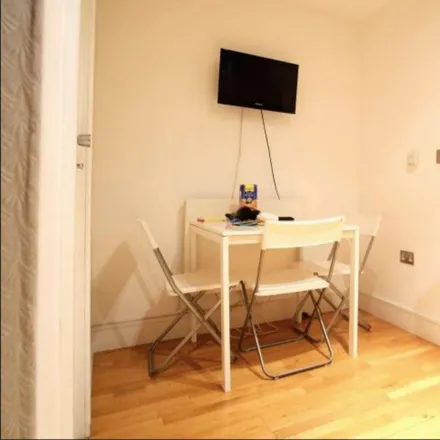 Image 9 - 86 Copenhagen Place, Bow Common, London, E14 7DE, United Kingdom - Room for rent