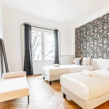 Rent this 4 bed apartment on Parvis du Tribunal de Paris in 75017 Paris, France
