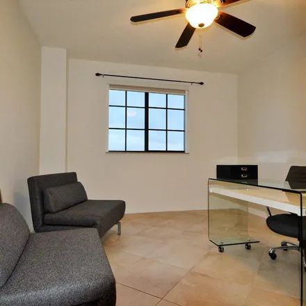 Image 5 - Lloyd's Studio Photography, 233 Southeast 2nd Street, Boca Raton, FL 33432, USA - Apartment for rent