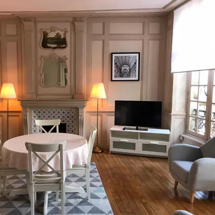 Rent this 3 bed apartment on 15 Place des Cordeliers in 22100 Dinan, France
