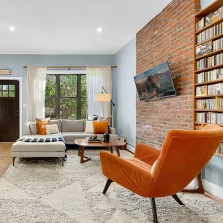 Image 1 - 8 East 28th Street, New York, NY 11226, USA - House for sale