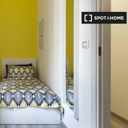Rent this 5 bed room on Via Piero Maroncelli 1 in 40126 Bologna BO, Italy