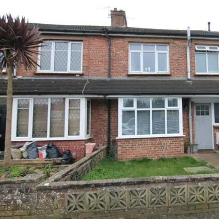 Rent this 3 bed townhouse on Freshbrook Road in Lancing, BN15 8DF