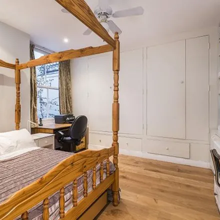 Rent this 3 bed apartment on 24 Queen's Gate Gardens in London, SW7 5NB