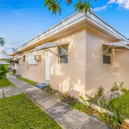 Image 9 - 240 Northeast 6th Street, Hallandale Beach, FL 33009, USA - House for sale