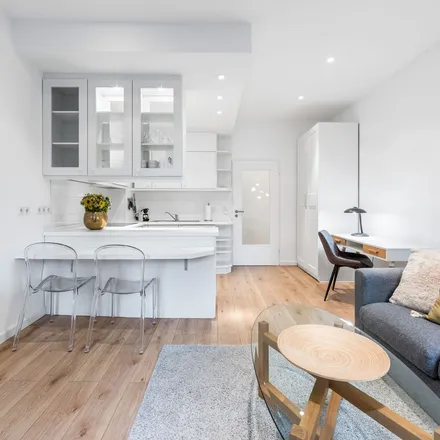 Rent this 2 bed apartment on tecis Finanzberatung in Knaackstraße 86, 10435 Berlin