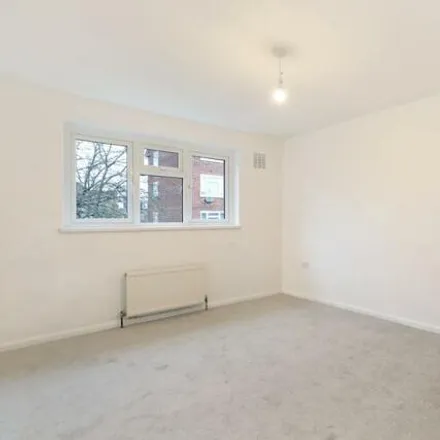 Image 4 - Southwell Road Flats, 1-7 Southwell Road, Myatt's Fields, London, SE5 9PG, United Kingdom - House for sale