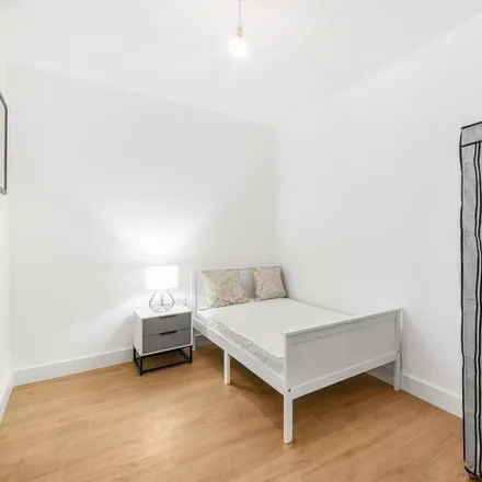 Image 6 - Cordwainer House, 64 New Village Avenue, London, E14 0TB, United Kingdom - Apartment for rent