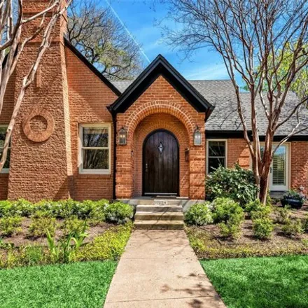 Buy this 3 bed house on 1202 North Clinton Avenue in Dallas, TX 75208