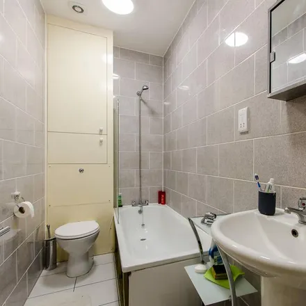 Image 4 - Platanos College, Stockwell Park Road, Stockwell Park, London, SW9 0AL, United Kingdom - Apartment for rent
