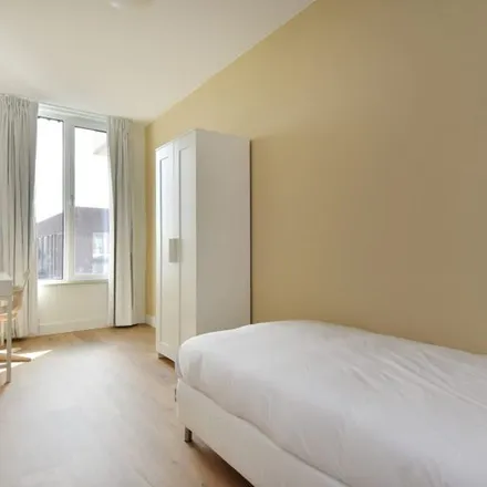 Rent this 2 bed apartment on Brede Hilledijk 450 in 3072 NK Rotterdam, Netherlands