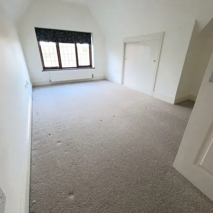 Image 7 - Cleves Court, Warwick Road, Knotty Green, HP9 2PE, United Kingdom - Apartment for rent