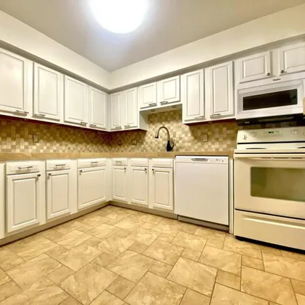Image 5 - 42210 Swan Lake Drive, Grand View Acres, Northville Charter Township, MI 48167, USA - Condo for rent
