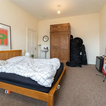 Rent this 6 bed duplex on 19 Wellington Road in Brighton, BN2 3AB