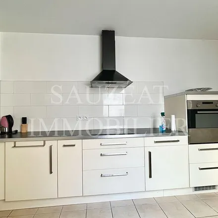 Rent this 2 bed apartment on Belvédère in Chemin de la Justice, 92290 Châtenay-Malabry