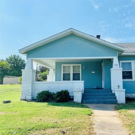 Buy this 2 bed house on 1182 East 8th Street in Okmulgee, OK 74447