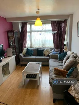 Rent this 3 bed townhouse on Penbury Road in London, UB2 5RX