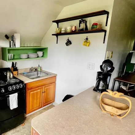 Rent this studio house on Pittsburgh