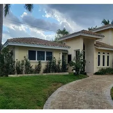 Buy this 6 bed house on 2725 Northeast 34th Street in Fort Lauderdale, FL 33306