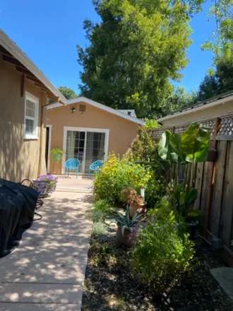 Rent this studio house on 347 San Carlos Ave