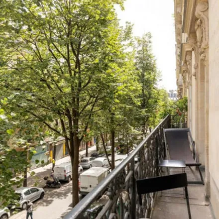 Image 2 - Jules Joffrin, ligne 12 Direction Mairie d'Issy, Rue Ordener, 75018 Paris, France - Apartment for rent