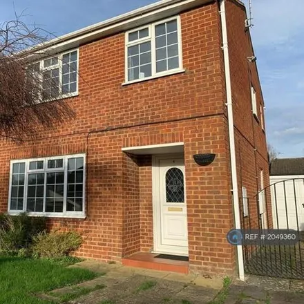 Rent this 4 bed duplex on Otters Brook in Buckingham, MK18 7EB