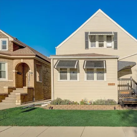 Buy this 5 bed duplex on 2915 North Neenah Avenue in Chicago, IL 60634