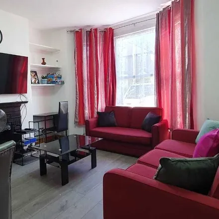 Image 8 - London, E11 3HZ, United Kingdom - Apartment for rent
