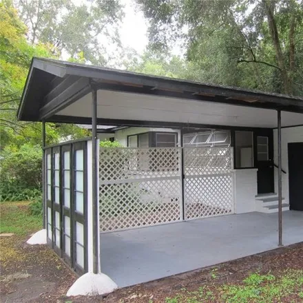 Rent this studio house on 869 Northeast 16th Avenue in Gainesville, FL 32601