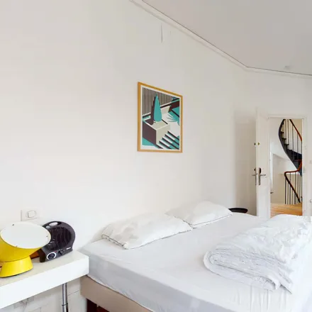 Rent this studio apartment on 17 Rue Royale in 77300 Fontainebleau, France
