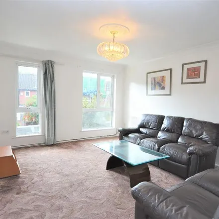 Rent this 4 bed townhouse on Fisher's Lane in London, W4 1RX