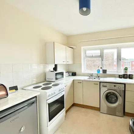 Image 3 - St. Bernard's Court, Lancing, BN15 9HH, United Kingdom - Apartment for rent